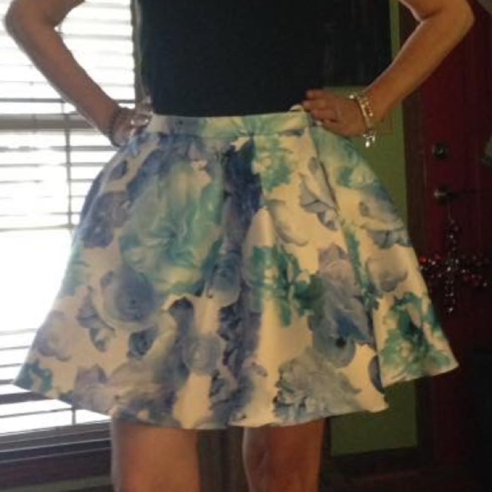 I mini  floral puffy skirt. Totally in style.